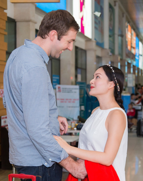 Lan Phương lần đầu xuất hiện bên bạn trai Tây cao lớn